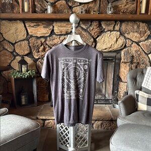 Graphic Tee in Charcoal Gray